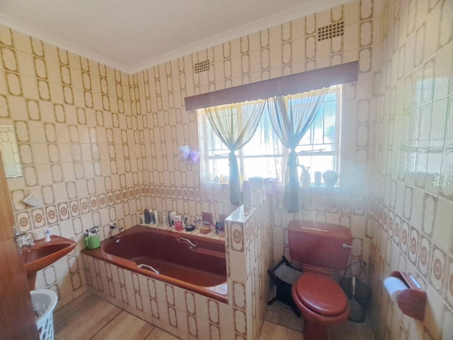 3 Bedroom Property for Sale in Protea Park North West